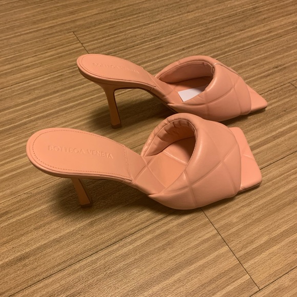 AUTHENTIC BOTTEGA VENETA LIDO PADDED RUBBER SANDAL MULES COLOR PEACHY NEW SZ 39 - Picture 5 of 8